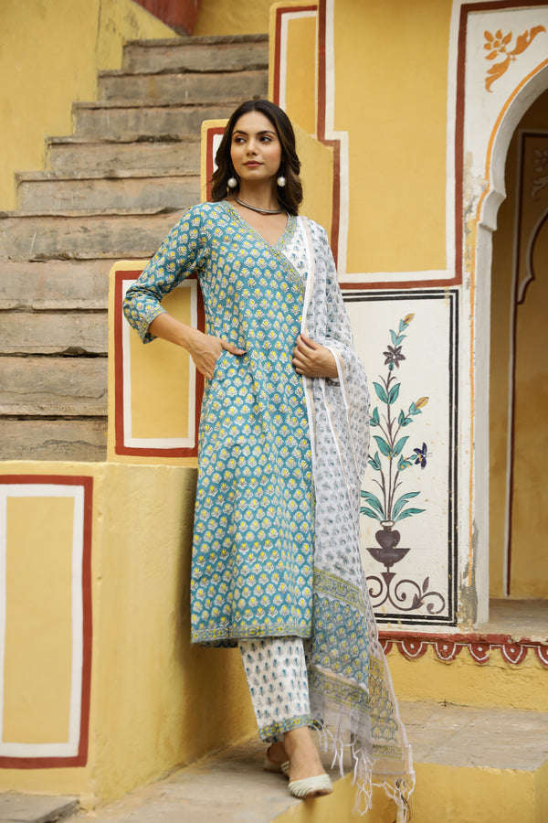 Cream Layered Anarkali Set With Embroidered Dupatta Design by Karishma  Khanduja Bareilley at Pernia's Pop Up Shop 2024