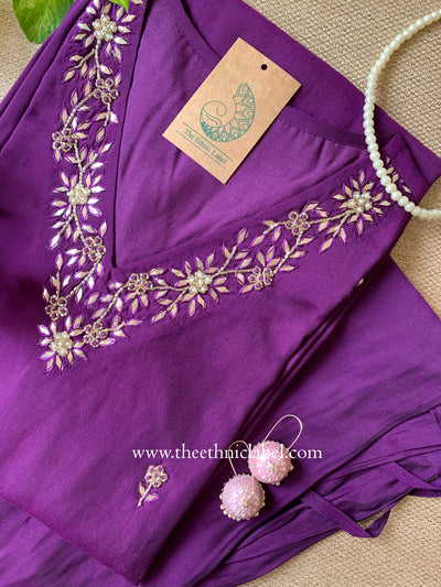 "Resham" hand embroidered Silk Kurta Set(2pc)