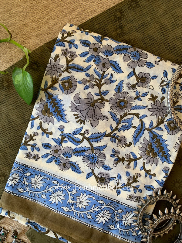 Grey Unstitched Suit Set with Doria Dupatta- 3pc