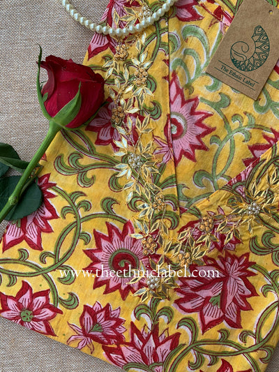 Surajmukhi Hand Work Embellished Cotton kurta - S