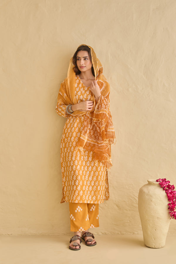 "Aftaab" Batik Print Cotton Kurta Set with Kota Doria Dupatta(3pc)