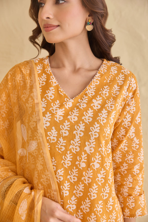 "Aftaab" Batik Print Cotton Kurta Set with Kota Doria Dupatta(3pc)