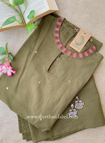 "Param" Green Embroidered Cotton Kurta Set (2pc)