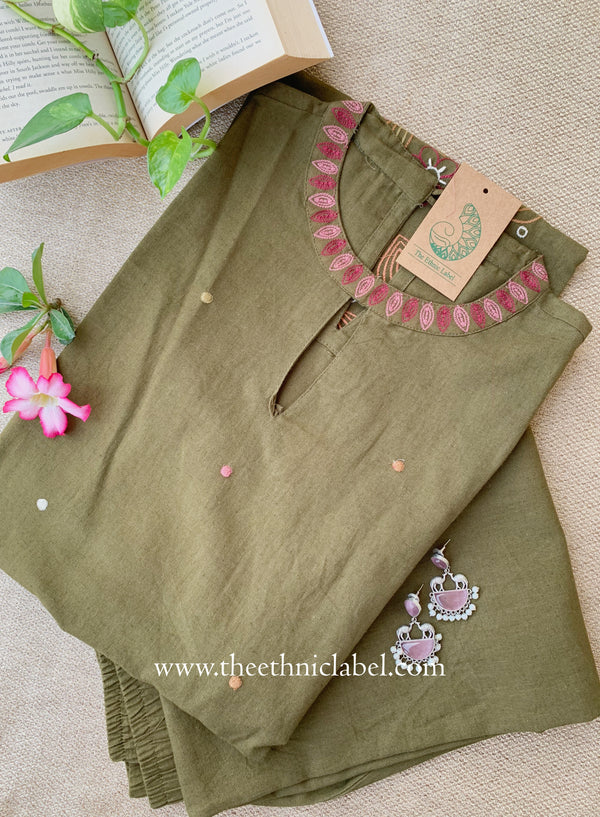 "Param" Green Embroidered Cotton Kurta Set (2pc)