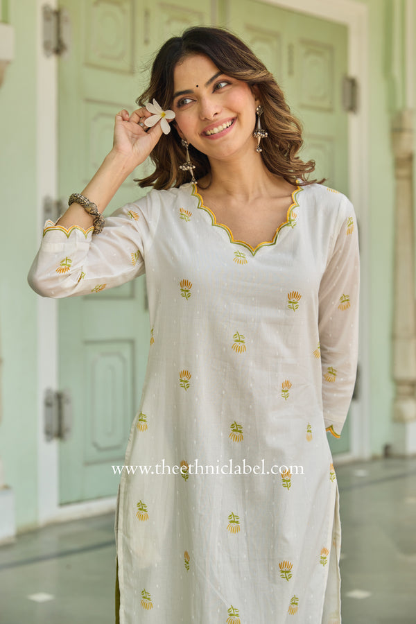 Sufi Scalloped Printed Off-White Cotton kurta