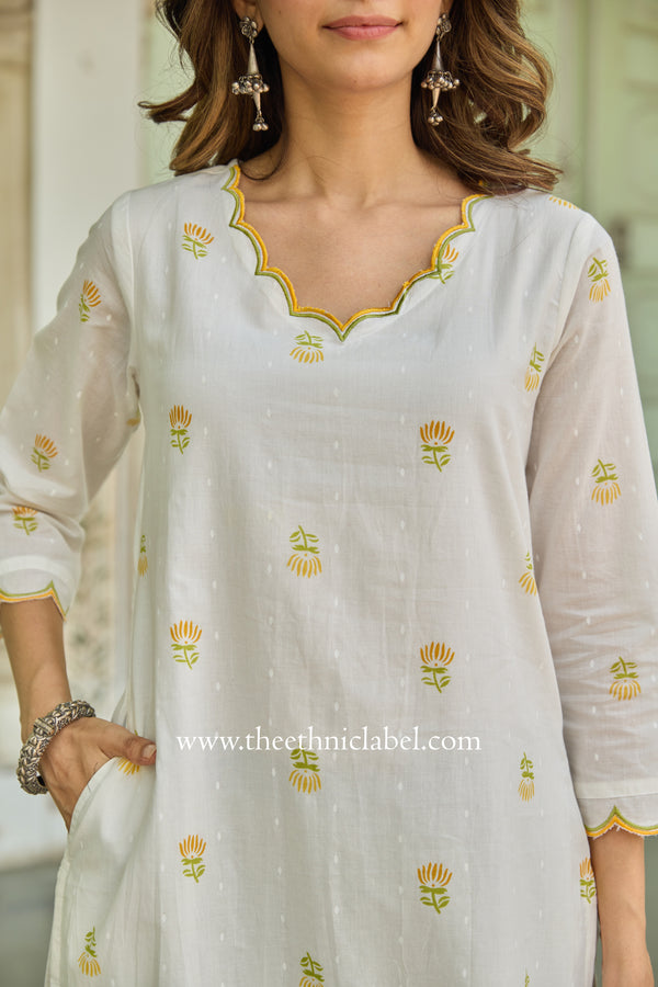 Sufi Scalloped Printed Off-White Cotton kurta
