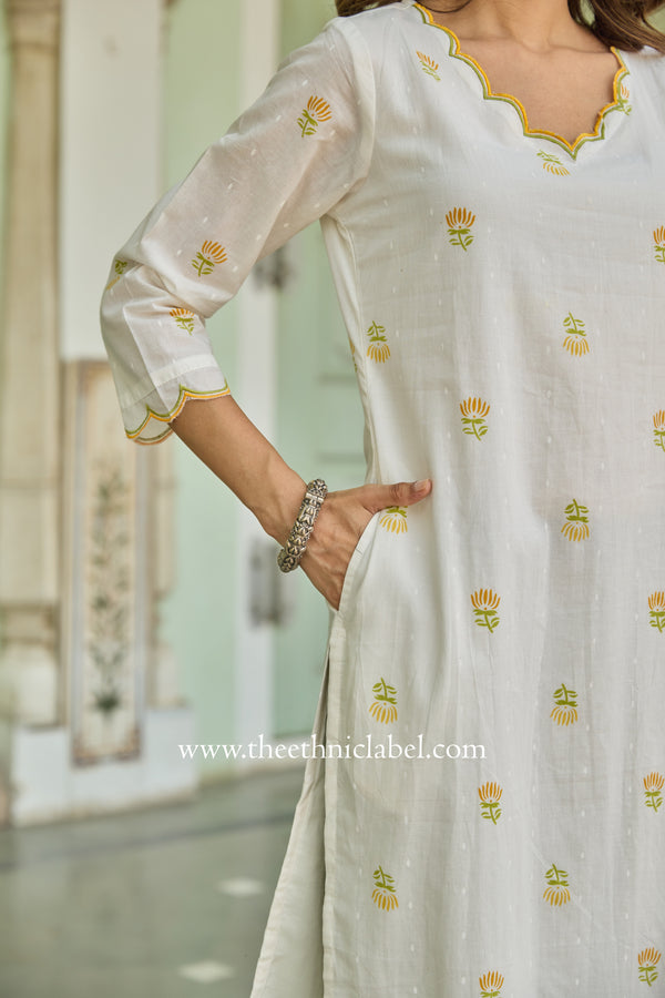 Sufi Scalloped Printed Off-White Cotton kurta
